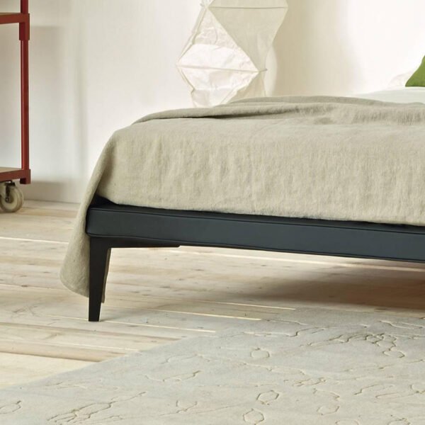 6 Nordic Style High Legged Houndstooth Bed